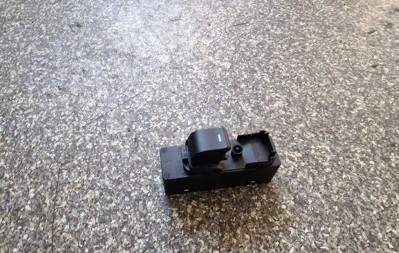 Mazda CX-5 Electric window control switch