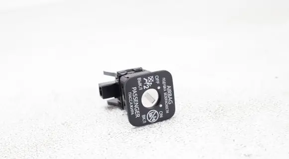 Toyota RAV 4 (XA40) Passenger airbag on/off switch 