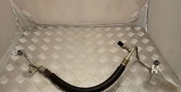 Jeep Grand Cherokee Air conditioning (A/C) pipe/hose 68161179AA
