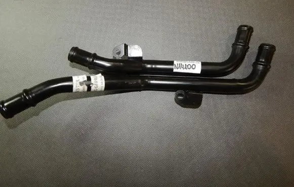 Volkswagen Touareg II Engine coolant pipe/hose 7P6121070AB