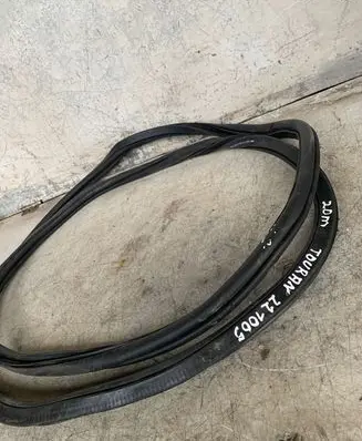 Volkswagen Touran III Rear door rubber seal (on body) 5ta867913