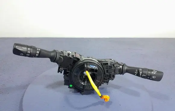 Toyota Auris E180 Other switches/knobs/shifts 02720-17F852
