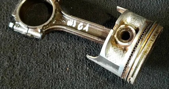 Jeep Grand Cherokee (WJ) Piston with connecting rod
