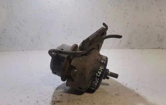 Toyota Land Cruiser (J120) Engine mount bracket