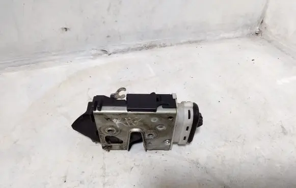 Audi A4 S4 B5 8D Rear door lock 8D0839015A