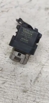 Toyota Avensis T270 Glow plug pre-heat relay 2861067010