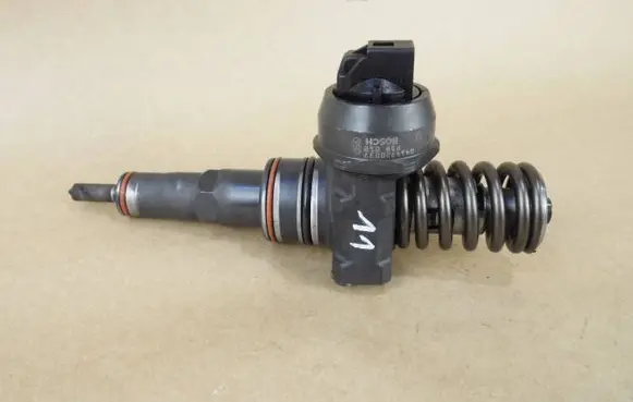 Volkswagen Golf IV Fuel injector 0414720037 038130073AJ
