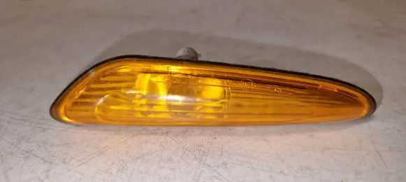 BMW 3 E46 Front fender indicator light 69113675