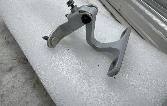 Tesla Model Y Tailgate/trunk/boot hinge 162494100A