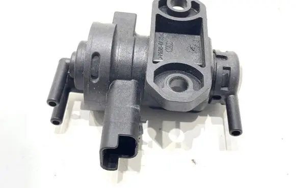 Jaguar XF Fuel pressure regulator 302436301