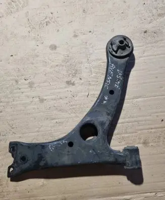 Toyota Avensis T250 Front lower control arm/wishbone