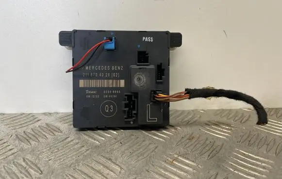 Mercedes-Benz E W211 Door control unit/module 2118704026