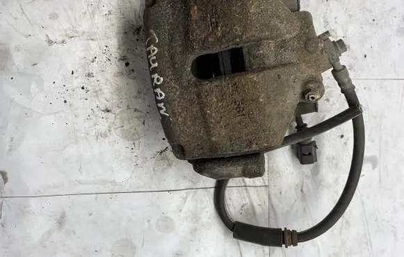 Volkswagen Touran I Front brake caliper