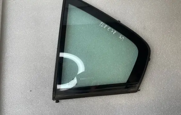 BMW 7 E38 Rear vent window glass 8157177 8168125 8168121