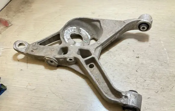 Mercedes-Benz GLE W167 Rear upper control arm/wishbone A1673520100