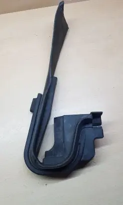 Porsche Macan (95B) Engine compartment rubber 95B823732