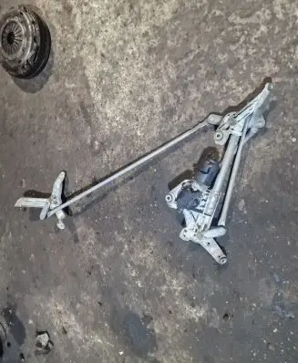 Mitsubishi Grandis Front wiper linkage and motor