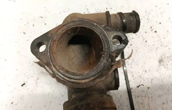 Engine coolant pipe/hose