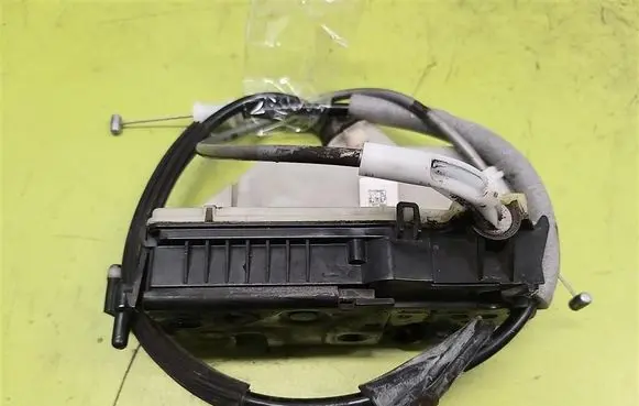 Citroen DS5 Front door lock 