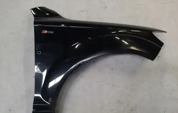 Audi Q7 4L Fender end trim 