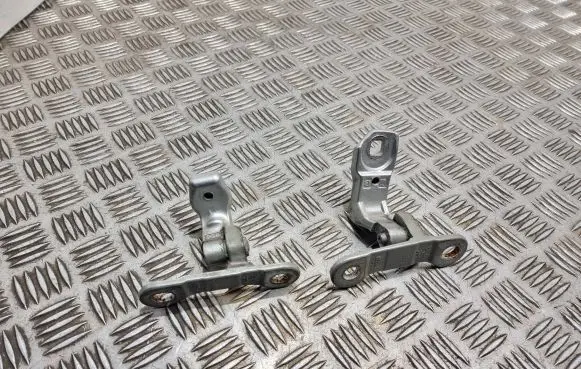 Rear door hinge set