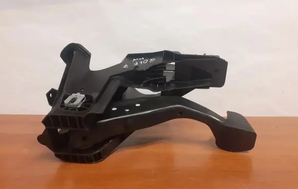 Volkswagen Golf VII Brake pedal 5Q1721058 8237
