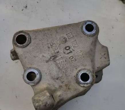 Peugeot 607 Engine mounting bracket 9628311880