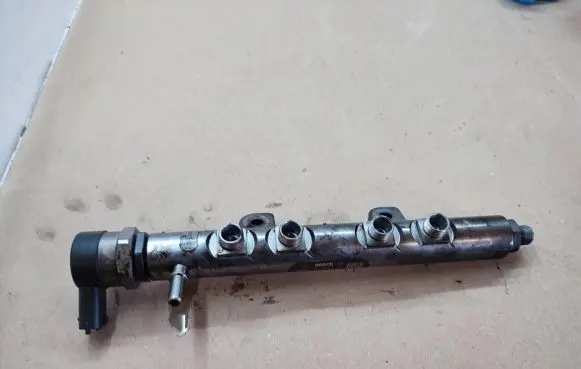 Jaguar XJ X351 Fuel main line pipe 9X2Q9D280EA 0445216028