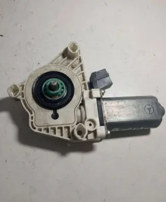 Mercedes-Benz B W245 Front door window regulator motor A1698201842