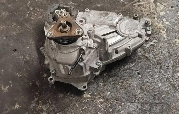 BMW X6 E71 Gearbox transfer box case 7643758 451358111