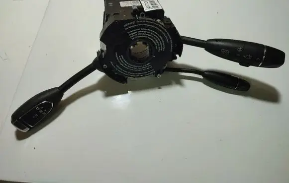 Wiper turn signal indicator stalk/switch