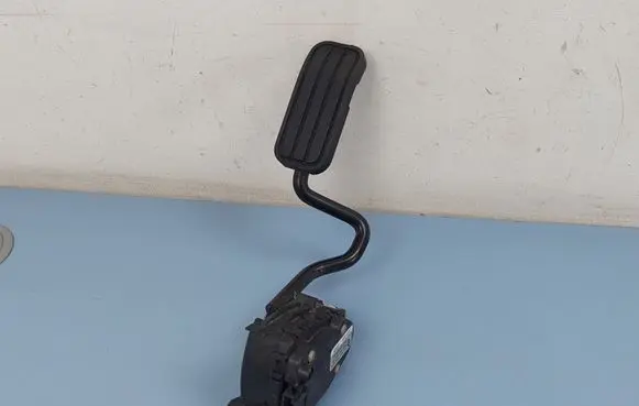 Ford Galaxy Accelerator throttle pedal 7M4721603B YM219F836GA
