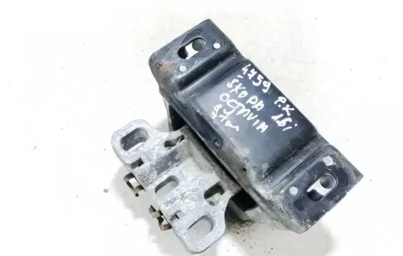 Skoda Octavia Mk1 (1U) Engine mount bracket 1j0199555