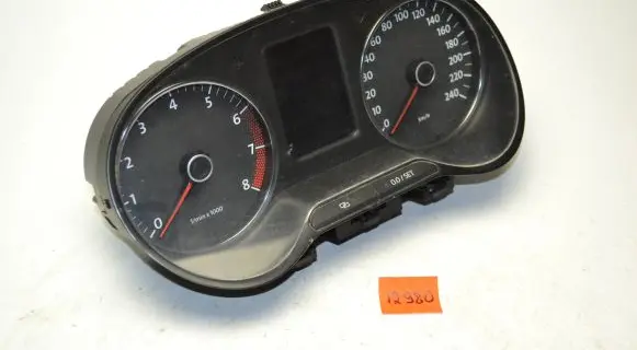 Volkswagen Polo V 6R Speedometer (instrument cluster) 6R0920860K 1220701033