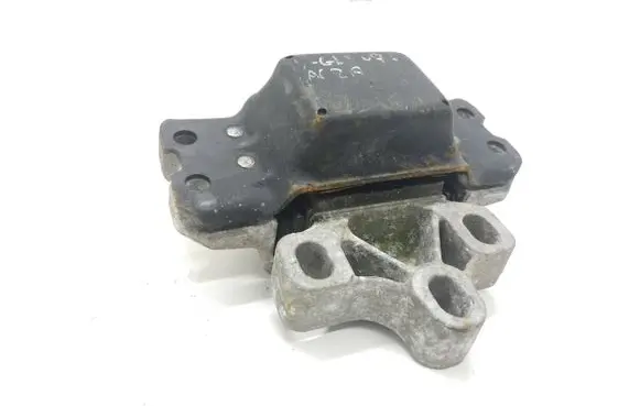 Volkswagen Golf V Engine mount bracket