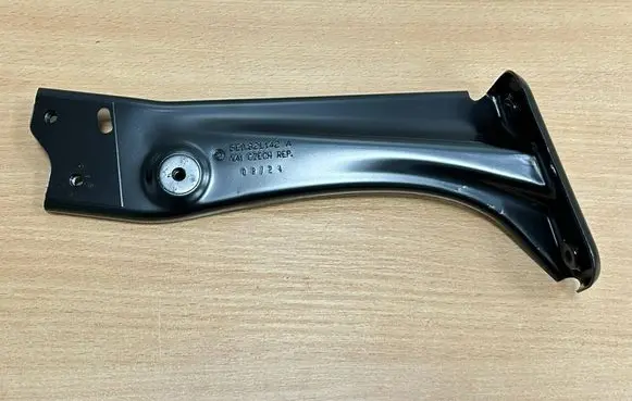 Skoda Octavia Mk3 (5E) Fender mounting bracket 5E0821142A