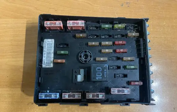 Audi A6 S6 C6 4F Fuse module 3C0937125 63592777