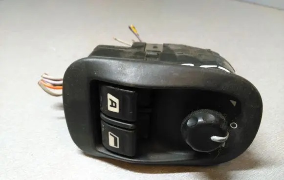 Peugeot 206 Electric window control switch 9654858977