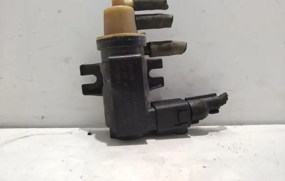 Volkswagen PASSAT B6 Vacuum valve 1K0906627A