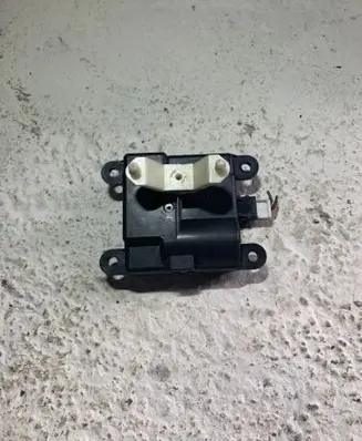 Nissan Primera Intake manifold valve actuator/motor 3C27030840
