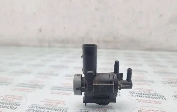 Volkswagen Touran I Turbo solenoid valve 1K0906283A