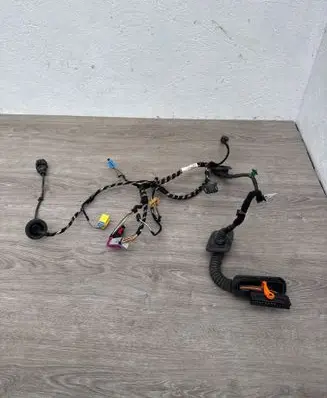 Volkswagen Tiguan Front door wiring loom 5N1971120K
