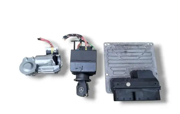 Mercedes-Benz C W203 Engine ECU kit and lock set 5WK90517 A2711530591