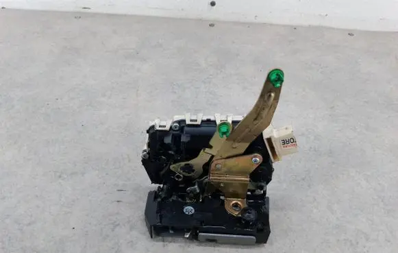 Land Rover Discovery Tailgate lock latch 