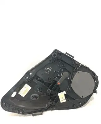 Rear door manual window regulator