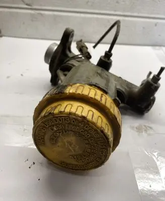 Subaru Impreza II Master brake cylinder