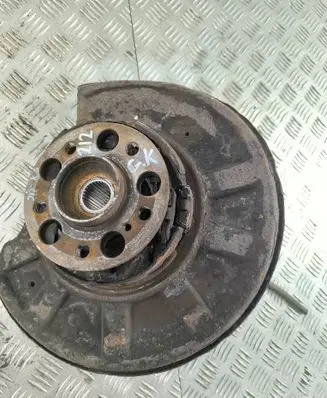 Rear wheel hub