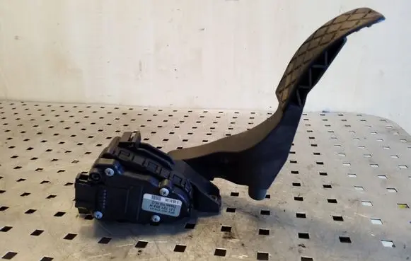 Volkswagen Golf IV Accelerator throttle pedal 1J1721503H