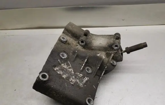 Mercedes-Benz E W124 Engine mounting bracket 1022361330