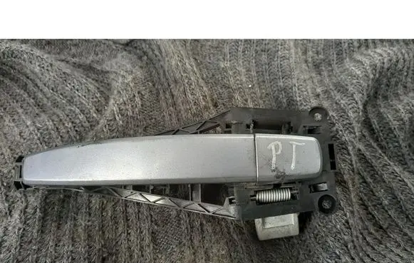 Opel Zafira B Rear door exterior handle 